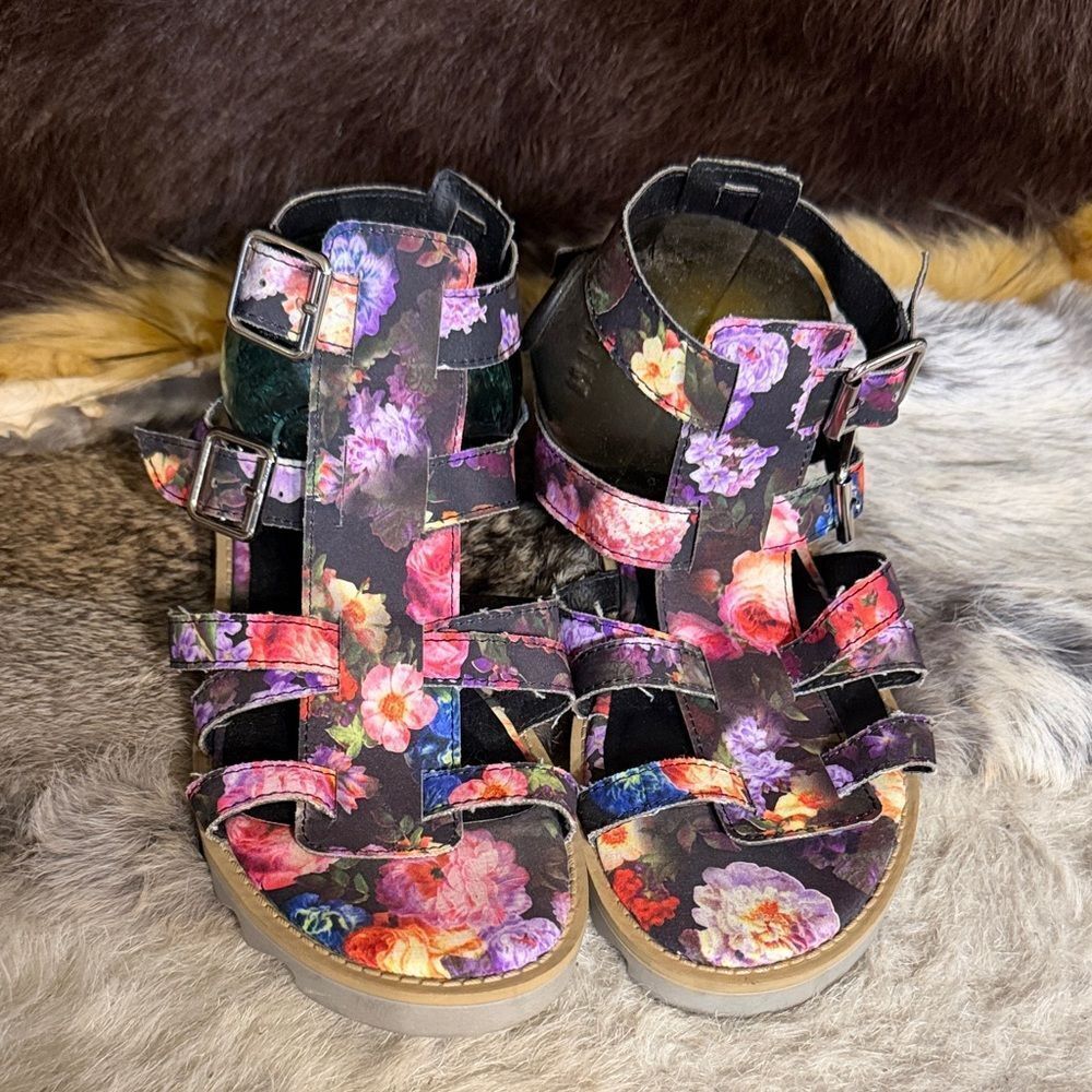 Floral Gladiator Sandals 7.5 (900A)